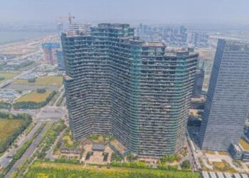 Cina, una città verticale da 204 metri dove 20mila persone vivono senza mai uscire. FOTO e VIDEO