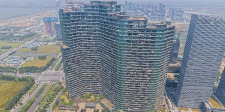 Cina, una città verticale da 204 metri dove 20mila persone vivono senza mai uscire. FOTO e VIDEO