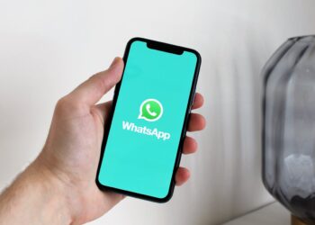 Whatsapp blocca la condivisione: dopo i test arriva l’aggiornamento ufficiale delle chat