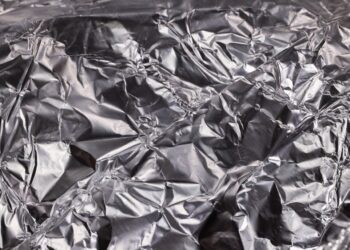 Carta d’alluminio in cucina? Arriva il verdetto del Comitato per la Sicurezza Alimentare