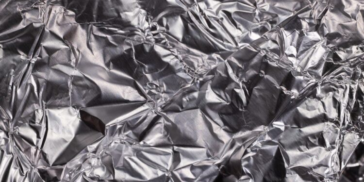 Carta d’alluminio in cucina? Arriva il verdetto del Comitato per la Sicurezza Alimentare