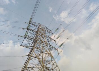 Blackout paralizza Spagna, Portogallo e Francia: in tilt energia, internet e trasporti. Persone ancora intrappolate