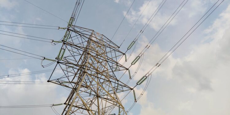 Blackout paralizza Spagna, Portogallo e Francia: in tilt energia, internet e trasporti. Persone ancora intrappolate