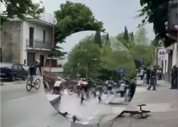 Inferno al Giro d’Italia. Maxi-caduta e ciclisti sotto choc. Arriva anche l’elisoccorso