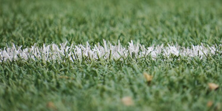 Juve in Champions è polemica. Il rigore di Nicolussi Caviglia e l’esordio in bianconero. “E’ stato il giorno più bello della mia vita”