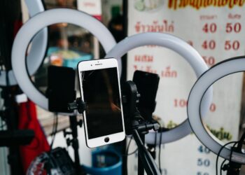 Femminicidio. Influencer di 23 anni uccisa in diretta su TikTok. Le sue ultime parole: “Stanno arrivando”