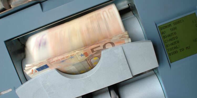 Bancomat e pagamenti online: dal 28 giugno cambiano le regole. Multe fino a 40mila euro