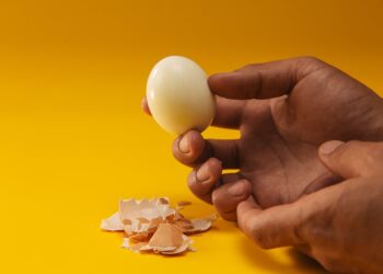 Uova sode con tuorlo verdastro? Ecco cosa succede se le mangi