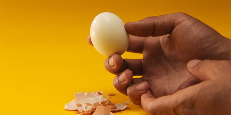 Uova sode con tuorlo verdastro? Ecco cosa succede se le mangi