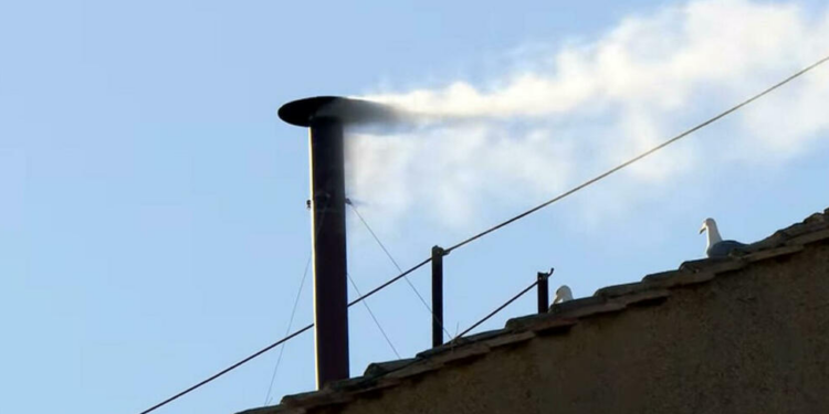 Fumata bianca: il nuovo Papa è stato eletto. Scritta pagina di storia