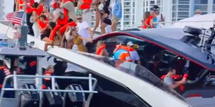 Yacht da sogno, festa da incubo: affonda con 32 influencer a bordo, era omologato per 16