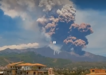 Erutta l’Etna: crolla parte del cratere Sud-Est, diramata allerta rossa