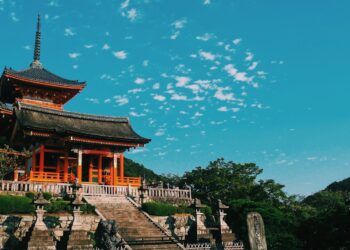 Allerta Overtourism: tasse di soggiorno oltre 60€ e zone off-limits. Così le città si difendono dall’assedio dei turisti