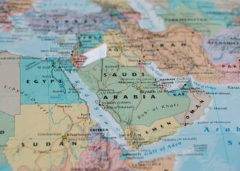 Trump proclama la pace su X: “È finita”. Ma il vero campo di battaglia resta l’Iran