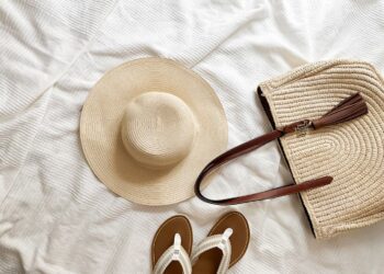 Gallipoli, stretta sul decoro: multe salate per chi gira in costume per le strade del centro