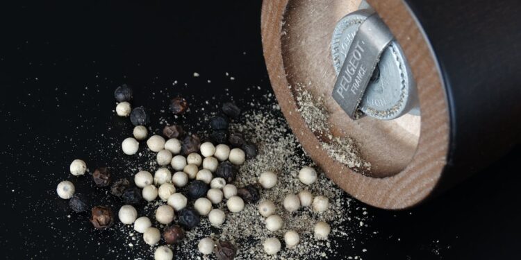 Pericolo tossina nel pepe nero: ritirato dai supermercati