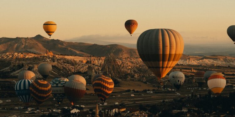 Tragedia in Cappadocia: precipitano due mongolfiere con 32 turisti a bordo