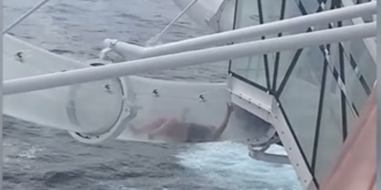 Crociera da incubo: passeggera bloccata nello scivolo, il video fa impazzire TikTok